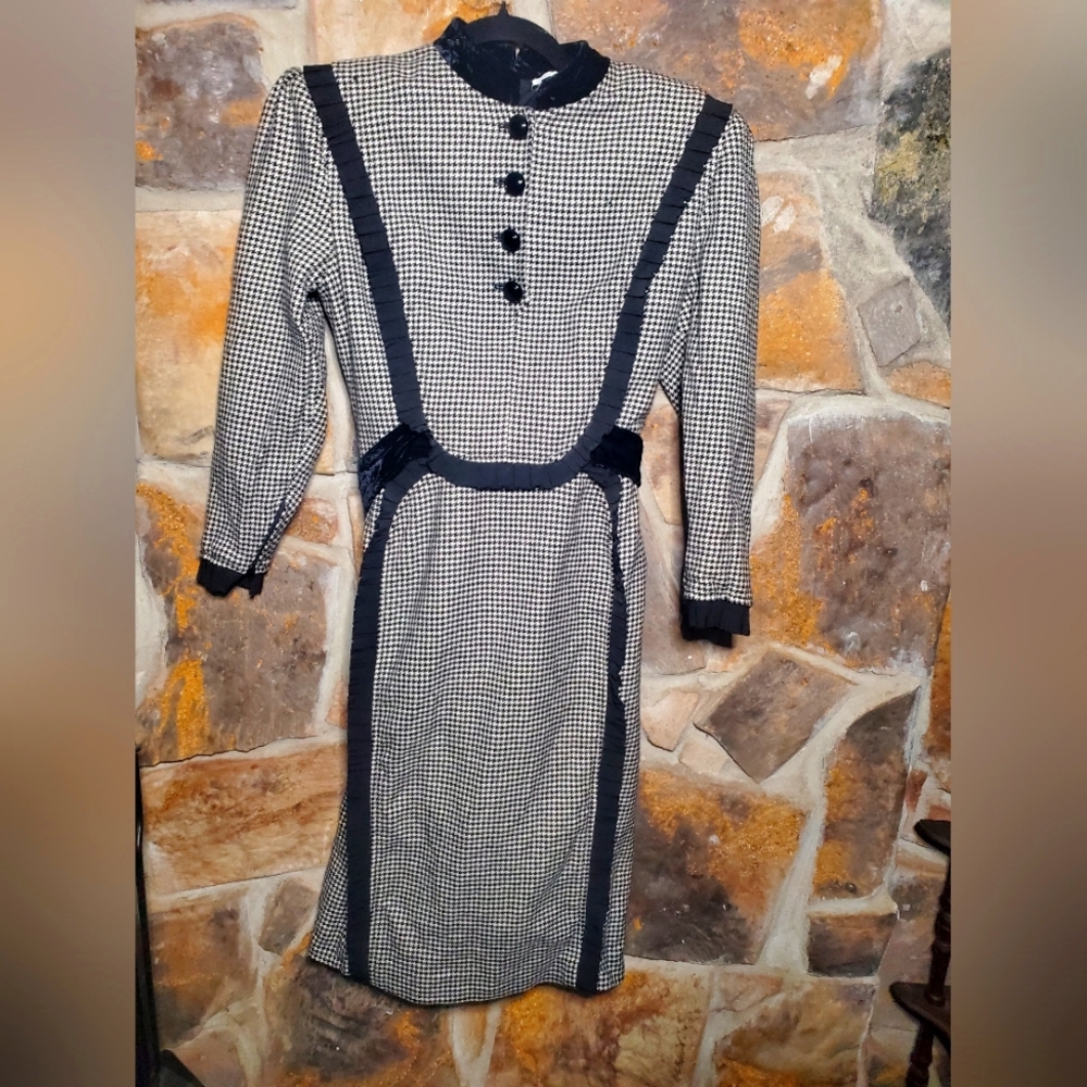 Valentino boutique black and white made in italy Vintage dress